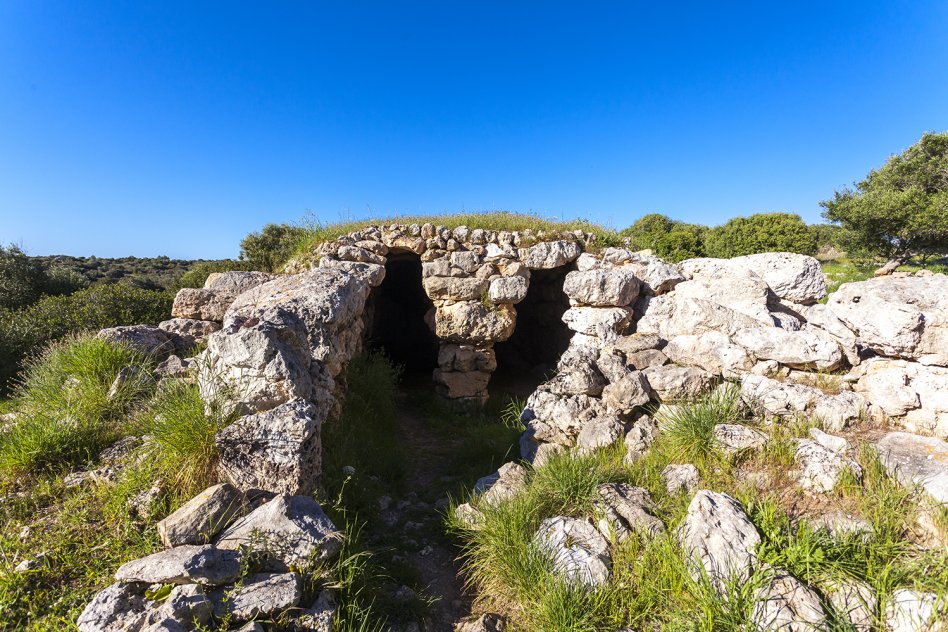 Son Mercer de Baix naviform settlement,Menorca
